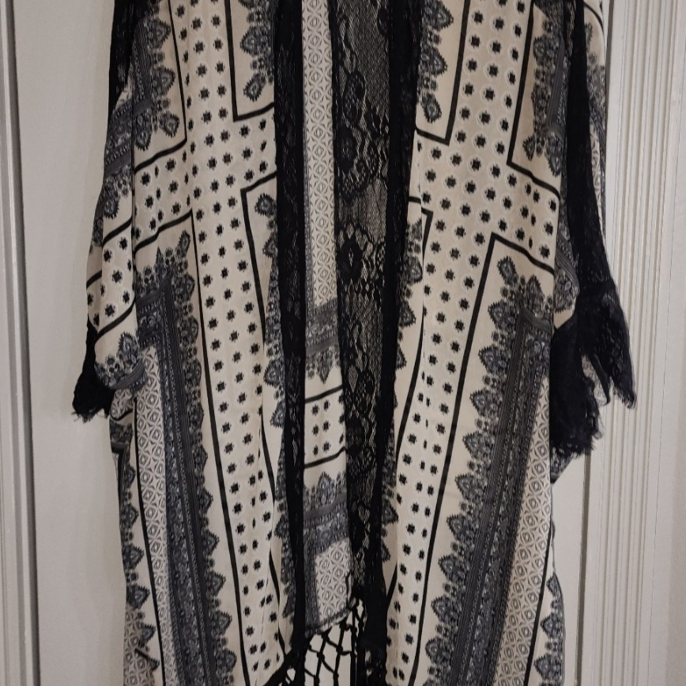 Lush Black Mesh Garment - Picture 2 of 11